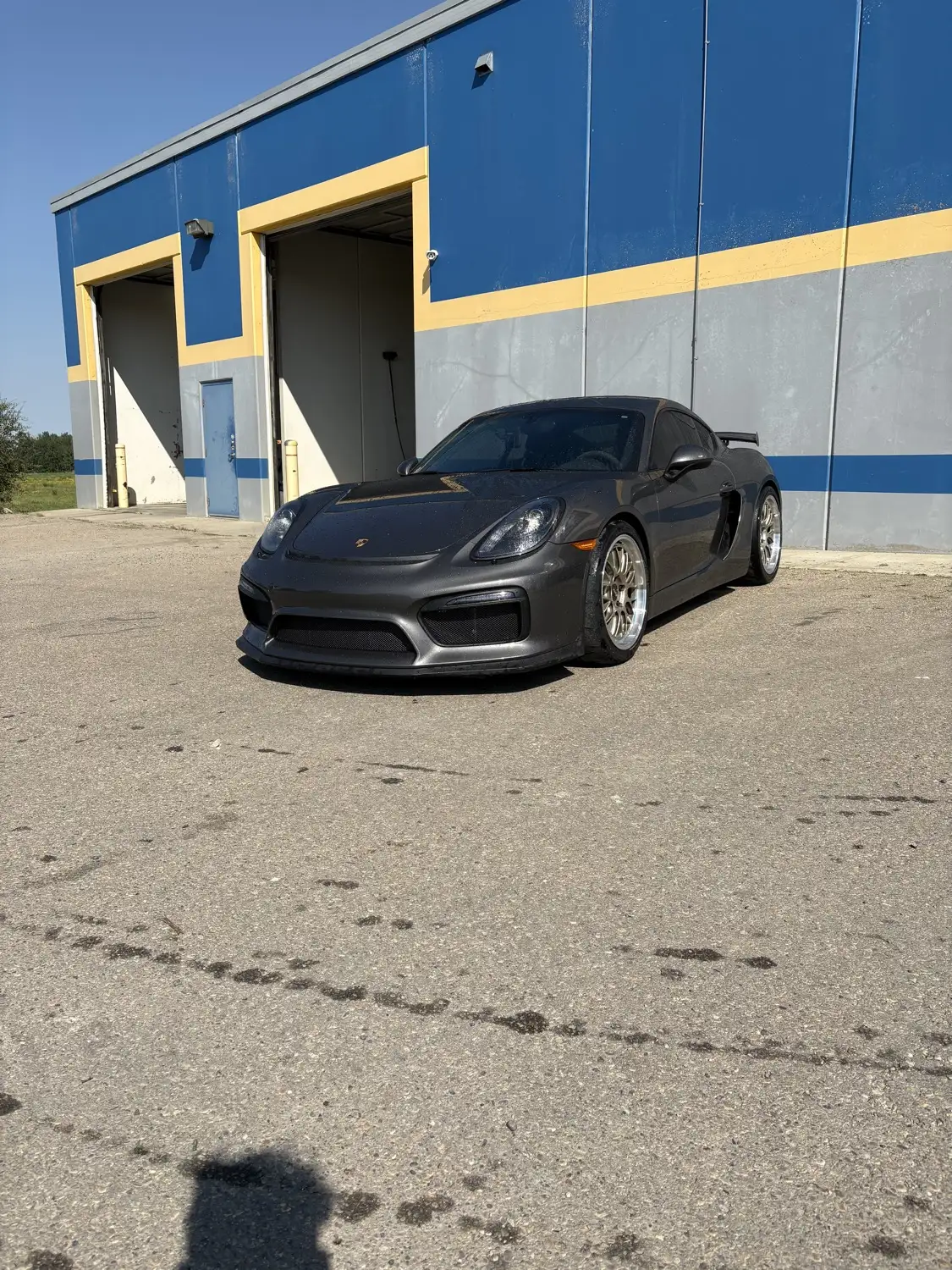 The Top Gear Car Wash building on 40 Avenue with the bay doors open